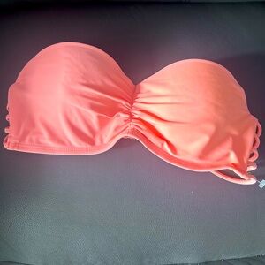 Strapless bikini top with built in padding